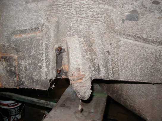 Picture 2 The rust is hardly visible, covered by the undercoat. See the rust between the two nuts and on the holder for the rubber stop