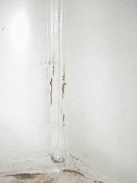 Picture 2 Hidden rust under the sealant