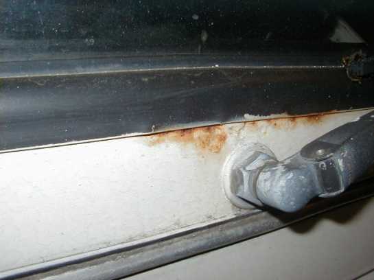 Picture 3  Bad rust on the windshield frame