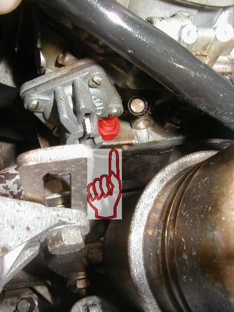 Bild 1 Kritische Schraube am Vergaserfu�